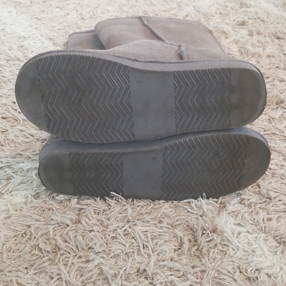 Suede Ugg-Style Boots - Picture 4 of 6